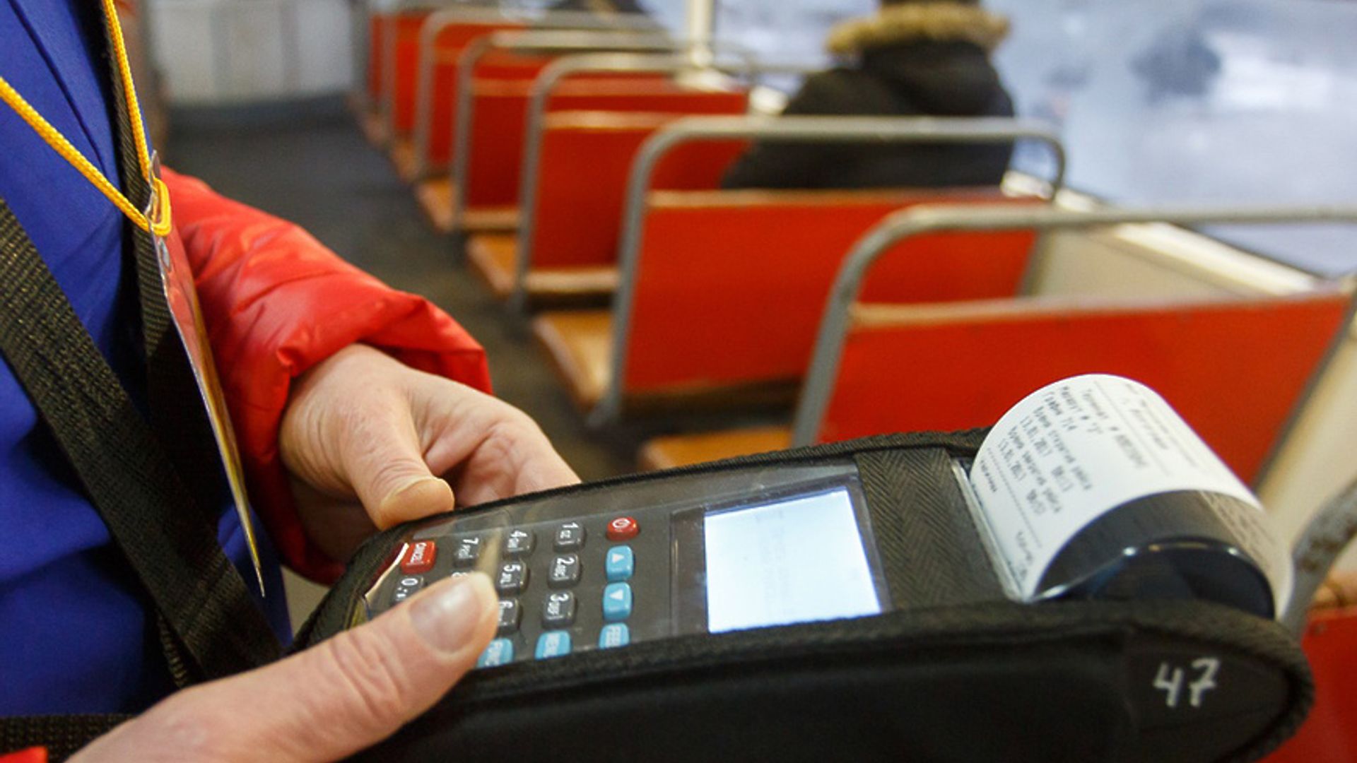 В Питере подставной кондуктор убедил женщину заплатить ему штраф в 3,5 тысячи