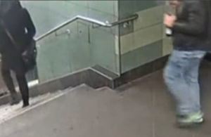 Задержан мигрант, который столкнул девушку с лестницы в метро Берлина