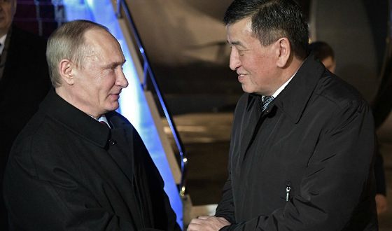 Сооронбай Жээнбеков и Владимир Путин Сооронбай Жээнбеков и Владимир Путин