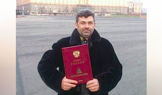 Alexander Seregin with a signal copy of the fifth volume of the "Project" Russia "" Alexander Seregin with a signal copy of the fifth volume of the "Project" Russia ""