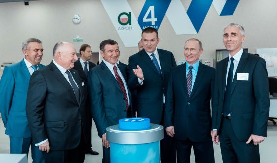 Владимир Путин посетил новый цех «Акрона» Владимир Путин посетил новый цех «Акрона»