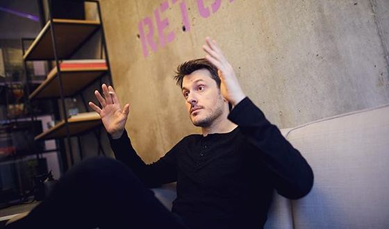 В начале двухтысячных Илья Найшуллер стал пробовать себя в режиссуре В начале двухтысячных Илья Найшуллер стал пробовать себя в режиссуре