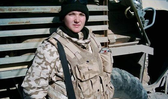 В 2009 году Надежда стала дипломированным военным летчиком
