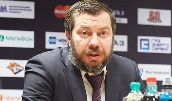 Весной 2012 года Илья вернулся в «Металлург», на этот раз на должность старшего тренера Весной 2012 года Илья вернулся в «Металлург», на этот раз на должность старшего тренера