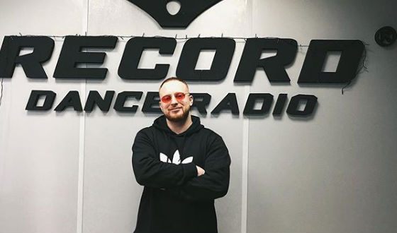 В мае 2018 вышел новый альбом Леши Свика В мае 2018 вышел новый альбом Леши Свика