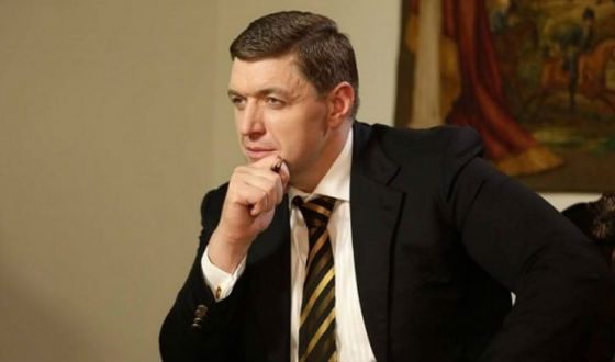 С 1997 года Дубовой занимал руководящие должности С 1997 года Дубовой занимал руководящие должности