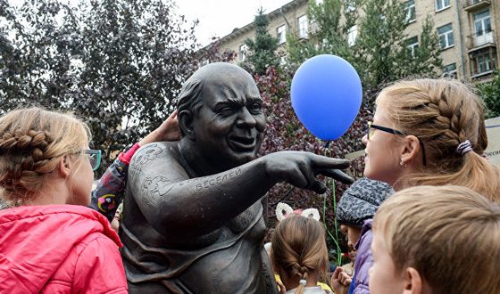 Открытие памятника Евгению Леонову у Мосфильма
