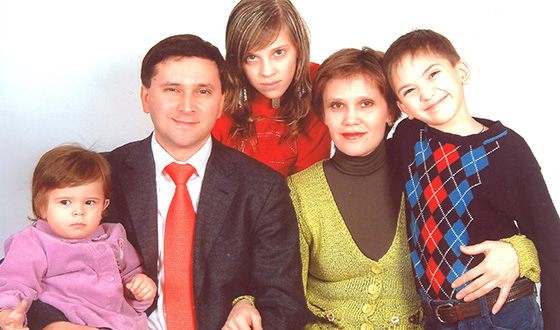 Дмитрий Кобылкин с женой и детьми Дмитрий Кобылкин с женой и детьми
