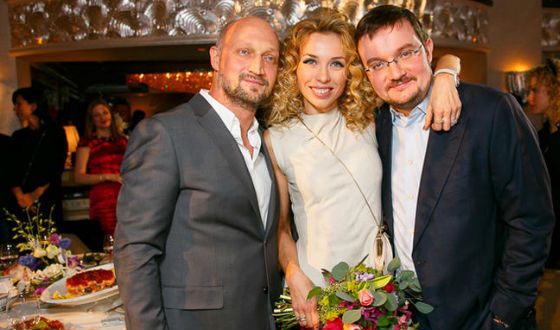 На фото: Алексей Репик с супругой и актером Гошей Куценко На фото: Алексей Репик с супругой и актером Гошей Куценко