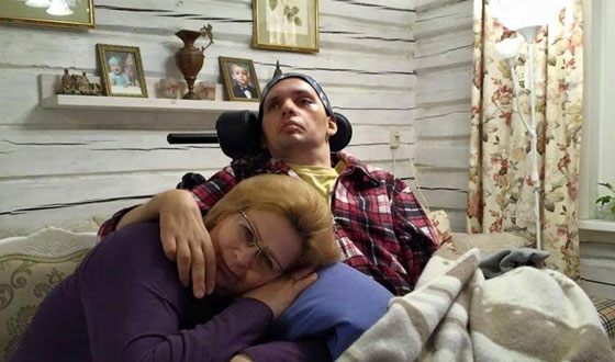 Алексей Янин все еще не может самостоятельно передвигаться