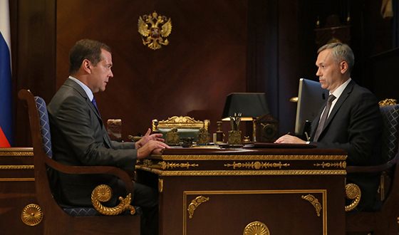 в какой школе учится сын травникова. uzn 15376302551. в какой школе учится сын травникова фото. в какой школе учится сын травникова-uzn 15376302551. картинка в какой школе учится сын травникова. картинка uzn 15376302551. Впервые мы увидели семью губернатора в январе 2018 года, в год выборов главы региона В январе 2018 года жена и дети Андрея Травникова прилетали из Санкт-Петербурга в Новосибирск, чтобы всей семьей провести новогодние каникулы. В Новосибирске семья Травниковых прогулялась по Михайловской набережной, побывала в ледовом городке. Вместе фотографировались, катались на горках и делились впечатлениями. У супруги Людмилы в Сибири живут родственники, и несколько лет назад она уже бывала в Новосибирске.