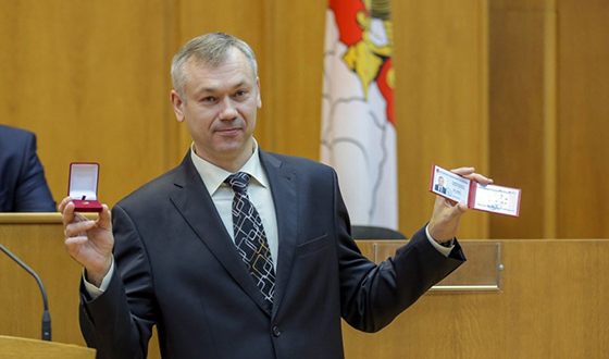 в какой школе учится сын травникова. uzn 15376311610. в какой школе учится сын травникова фото. в какой школе учится сын травникова-uzn 15376311610. картинка в какой школе учится сын травникова. картинка uzn 15376311610. Впервые мы увидели семью губернатора в январе 2018 года, в год выборов главы региона В январе 2018 года жена и дети Андрея Травникова прилетали из Санкт-Петербурга в Новосибирск, чтобы всей семьей провести новогодние каникулы. В Новосибирске семья Травниковых прогулялась по Михайловской набережной, побывала в ледовом городке. Вместе фотографировались, катались на горках и делились впечатлениями. У супруги Людмилы в Сибири живут родственники, и несколько лет назад она уже бывала в Новосибирске.