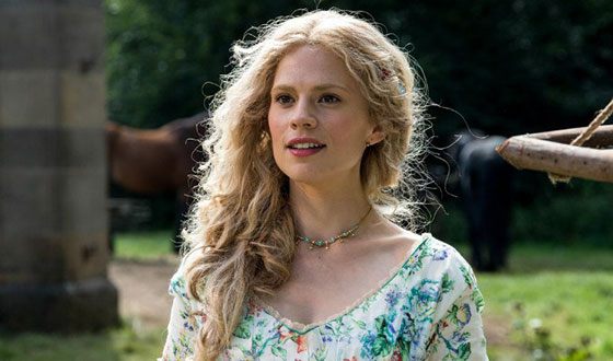Хейли Этвелл в фильме «Золушка» Хейли Этвелл в фильме «Золушка»