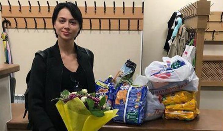 Настасья Самбурская помогает приютам для животных