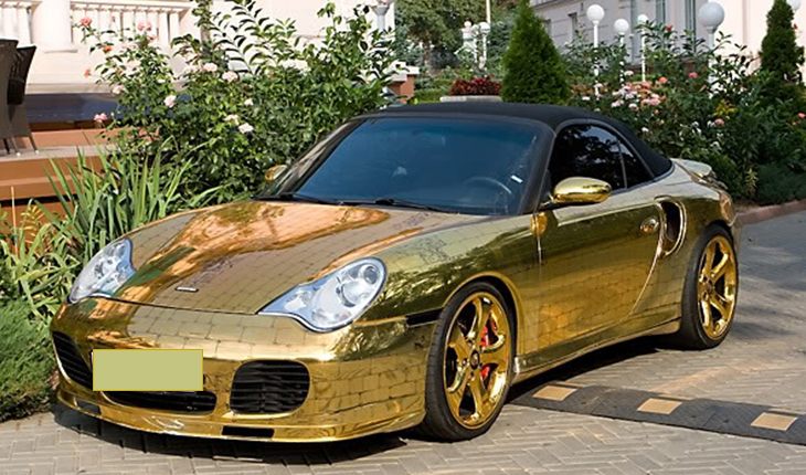 Единственный золотой Porsche угнан в Москве