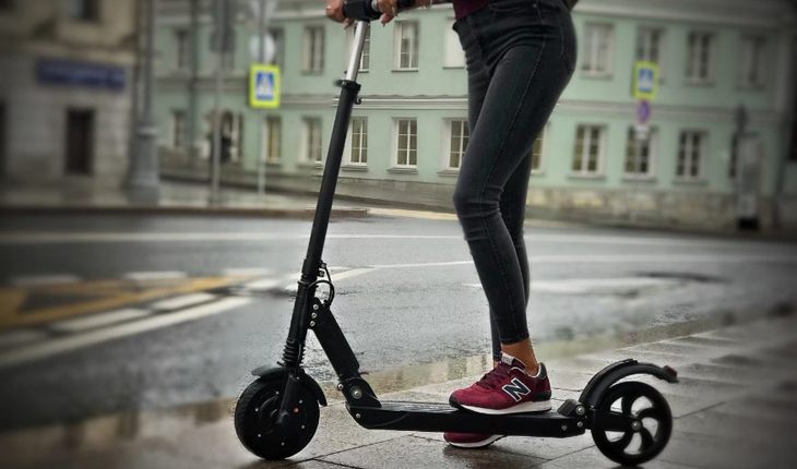 Москвичи предпочитают всему остальному компактному транспорту электросамокат