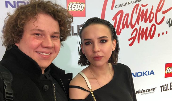 Павел Комаров и Елена Войтович на премьере фильма «Счастье — это… Часть 2» Павел Комаров и Елена Войтович на премьере фильма «Счастье — это… Часть 2»
