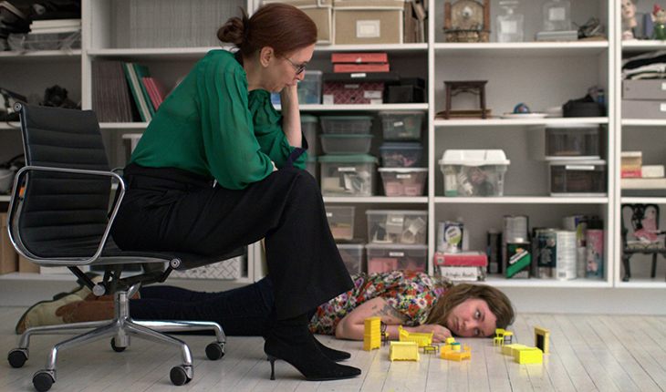 Лина Данэм в фильме «Крошечная мебель» Лина Данэм в фильме «Крошечная мебель»