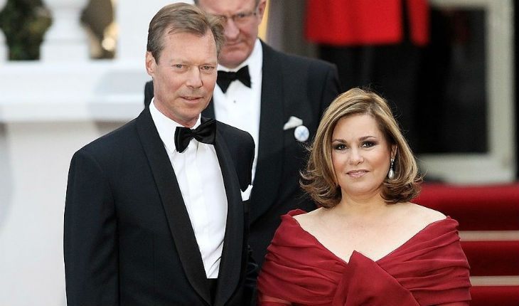 Премьер люксембурга с женой фото в платье