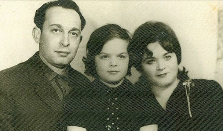 Будущая певица родилась в еврейской семье