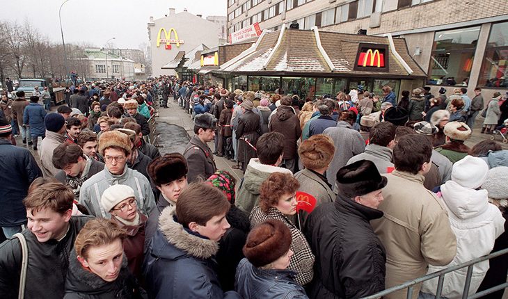 Историческая очередь в «Макдоналдс» в 1990 году