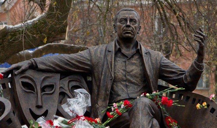 Памятник Анатолию Папанов в Вязьме Памятник Анатолию Папанов в Вязьме