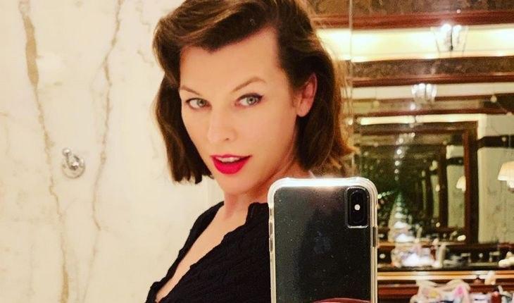 Мила Йовович сама рассказала поклонникам о новой беременности