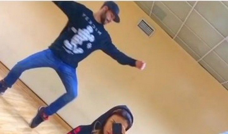 Молодой человек Седоковой, который в тех самых джинсах