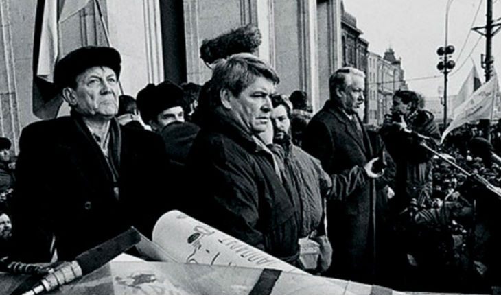Евгений Евтушенко на митинге в Москве (4.02.1990) Евгений Евтушенко на митинге в Москве (4.02.1990)