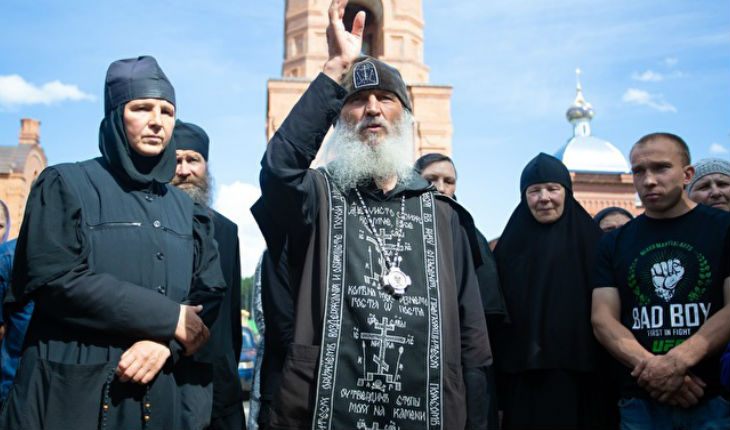 Отец Сергий с соратниками Отец Сергий с соратниками