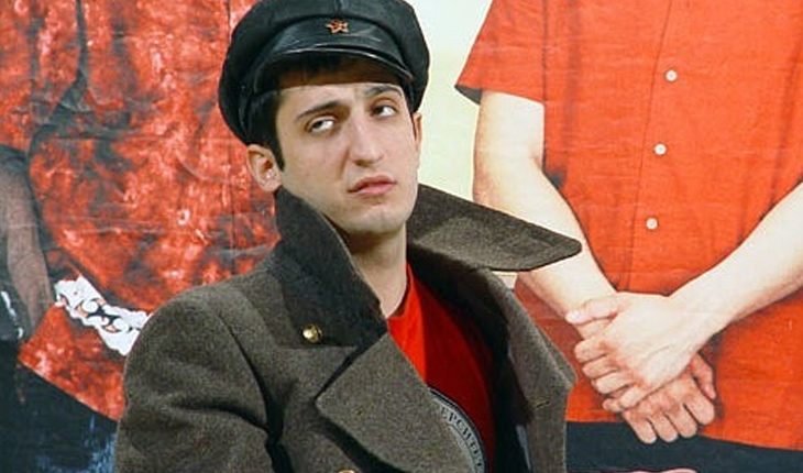 в каком году родился арарат кещян. uzn 16358403893. в каком году родился арарат кещян фото. в каком году родился арарат кещян-uzn 16358403893. картинка в каком году родился арарат кещян. картинка uzn 16358403893. Арарат Кещян — комедийный актер, теле- и радиоведущий. Популярность приобрел благодаря роли Майкла в российском сериале «Универ» и выступлениям в Клубе веселых и находчивых. После окончания Высших курсов сценаристов и режиссеров он взялся за собственный проект «Прошу прощения».