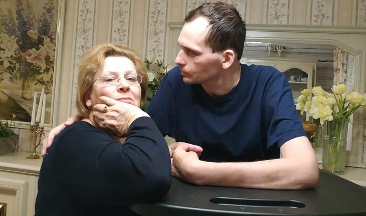 Алексей Янин с матерью