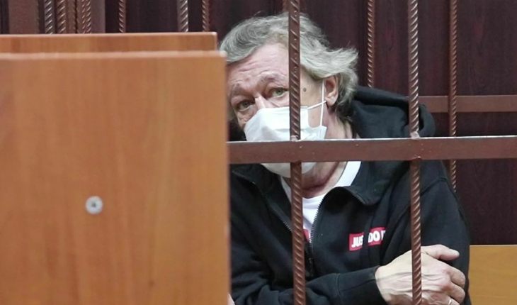 «Тяжело ему...»: Сосед Ефремова по камере рассказал о тюремных буднях актера