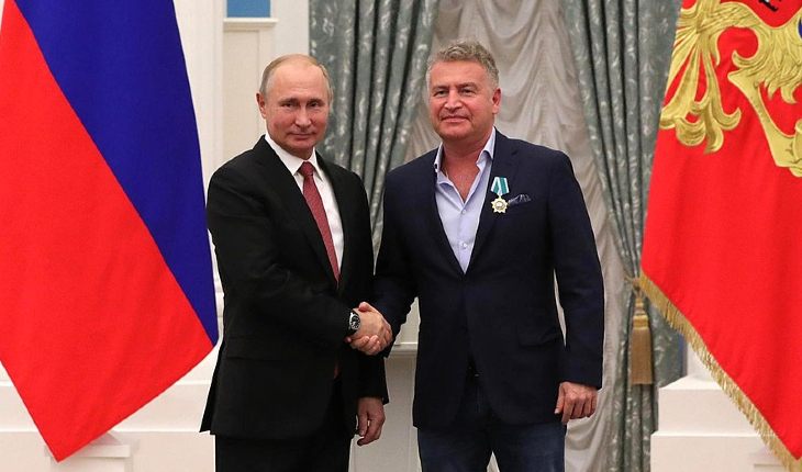 Владимир Путин вручает Леониду Агутину Орден дружбы