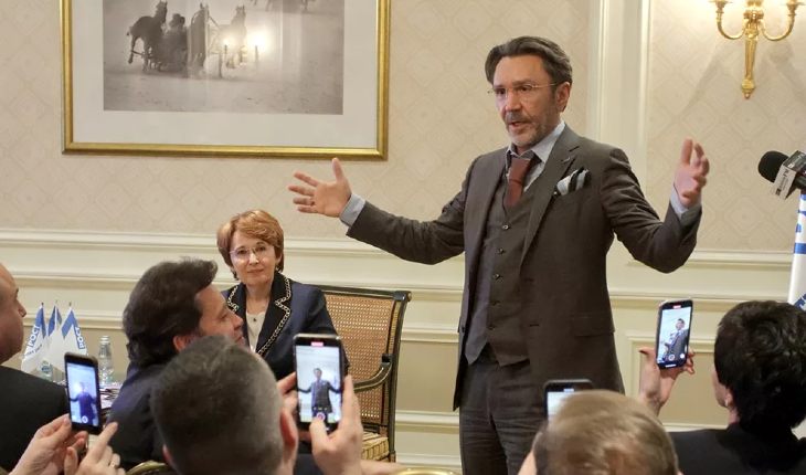 Сергей Шнуров быстро переметнулся из рок-н-ролла в политику
