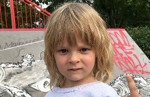 Саша Плющенко продолжает тренировки на льду со сломанной рукой Саша Плющенко продолжает тренировки на льду со сломанной рукой