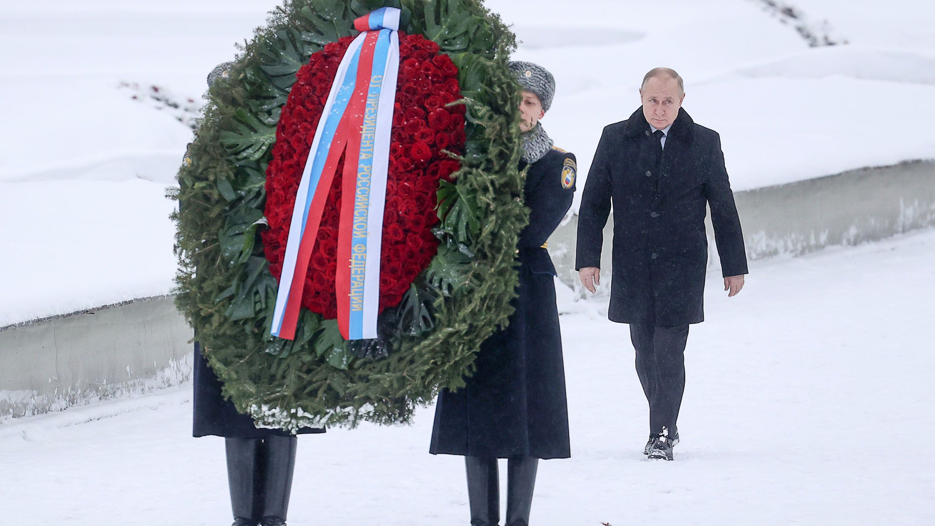 Владимир Путин на Пискаревском кладбище
