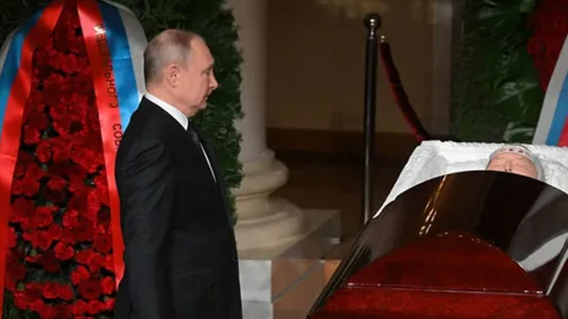 Владимир Путин прощается с Владимиром Жириновским