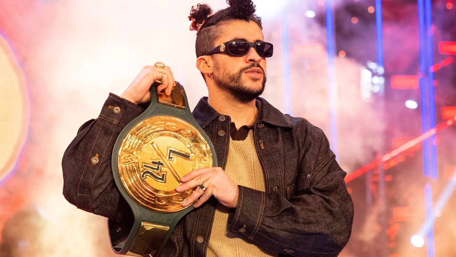 Бэд Банни с наградой 24/7 WWE