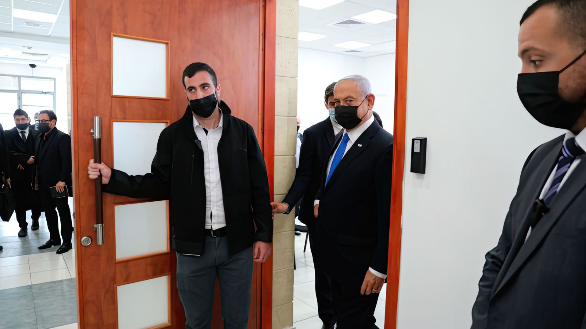 Биньямин Нетаньяху прибывает в суд на слушание дела о коррупции