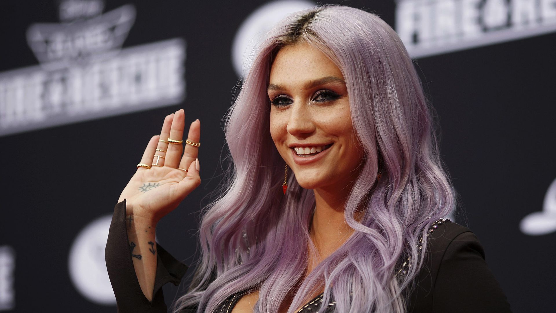 Певица Kesha