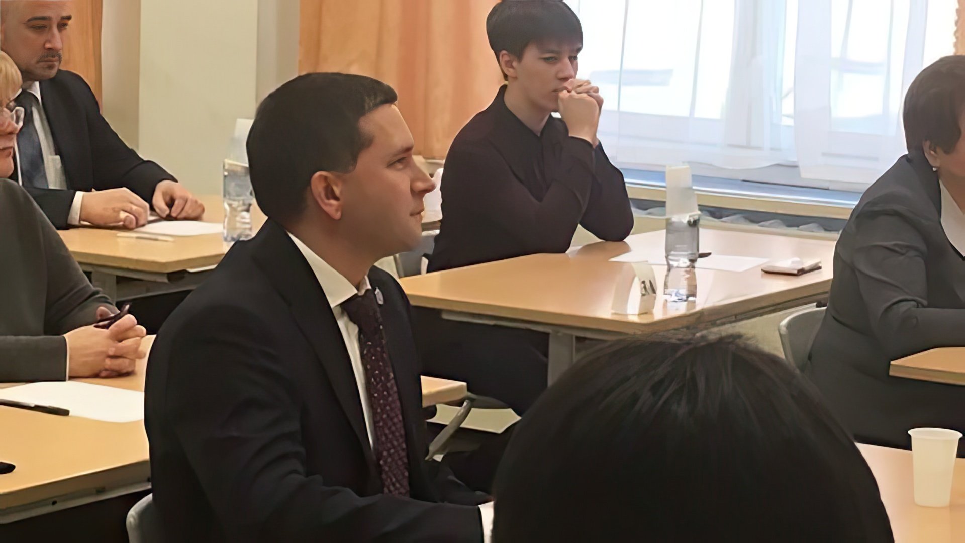 За плечами Дмитрия Кобылкина два высших образования