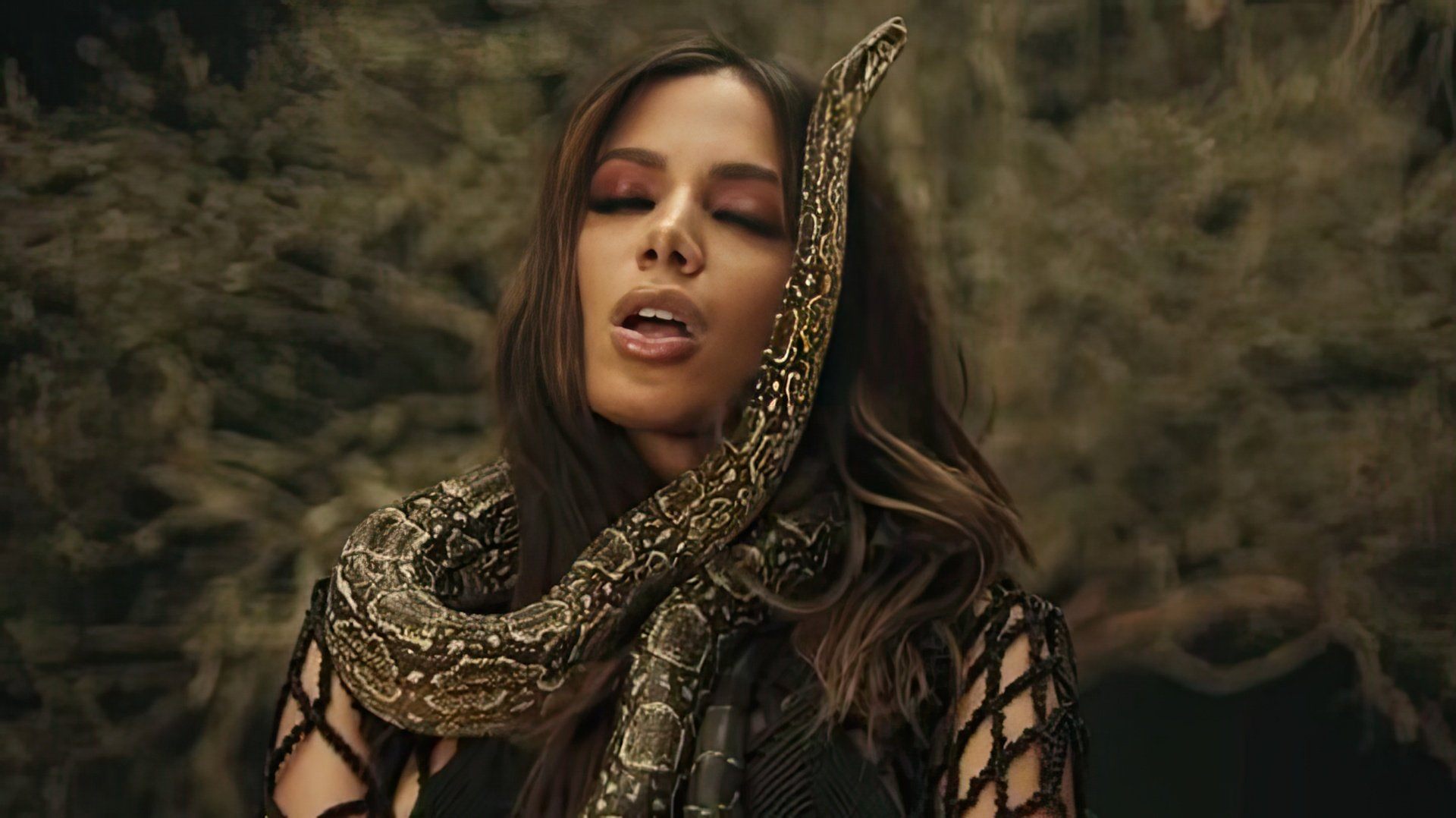 Anitta в клипе Veneno