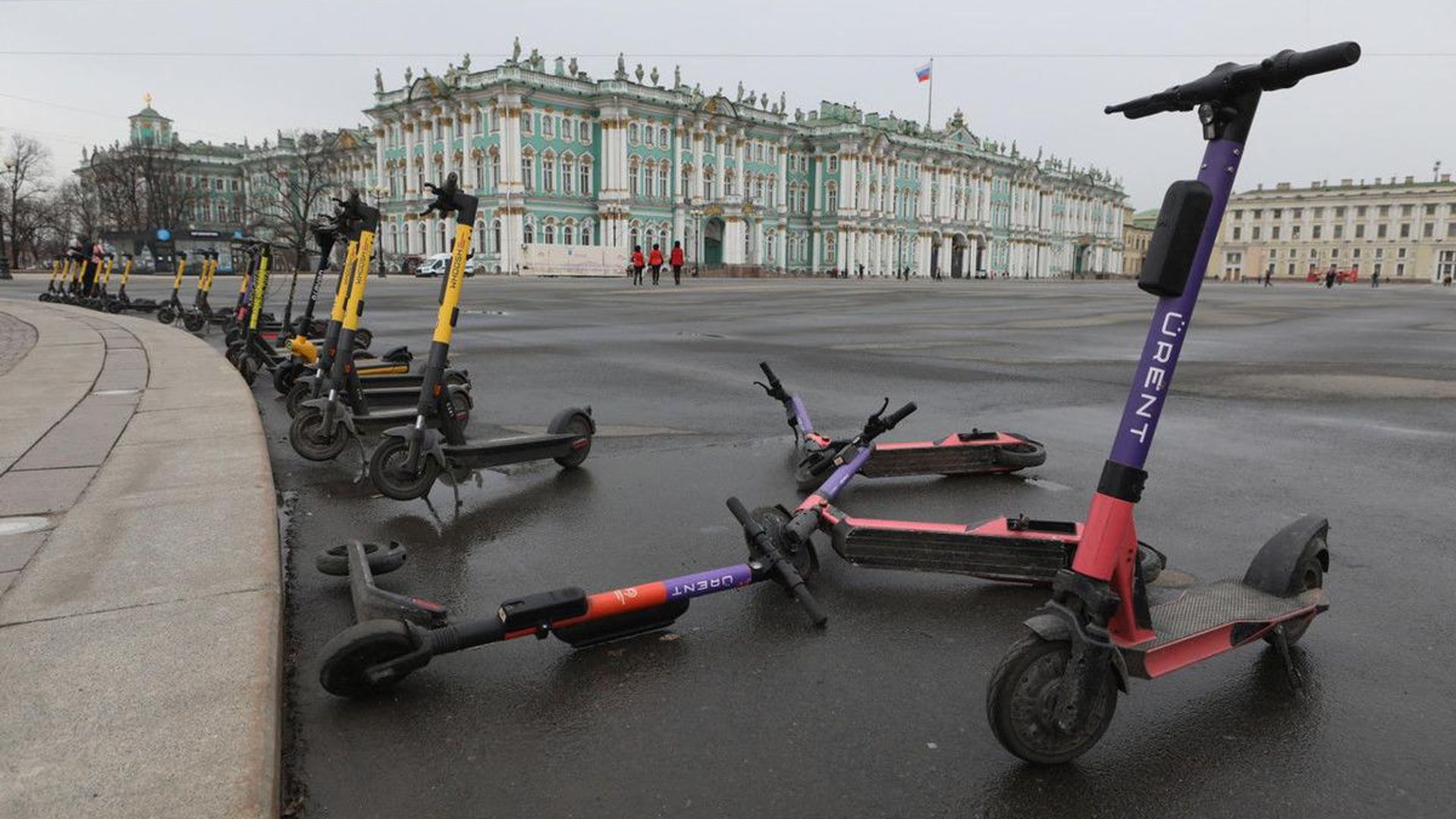 В Заксобрании Петербурга предлагают поскорее завершить сезон проката самокатов