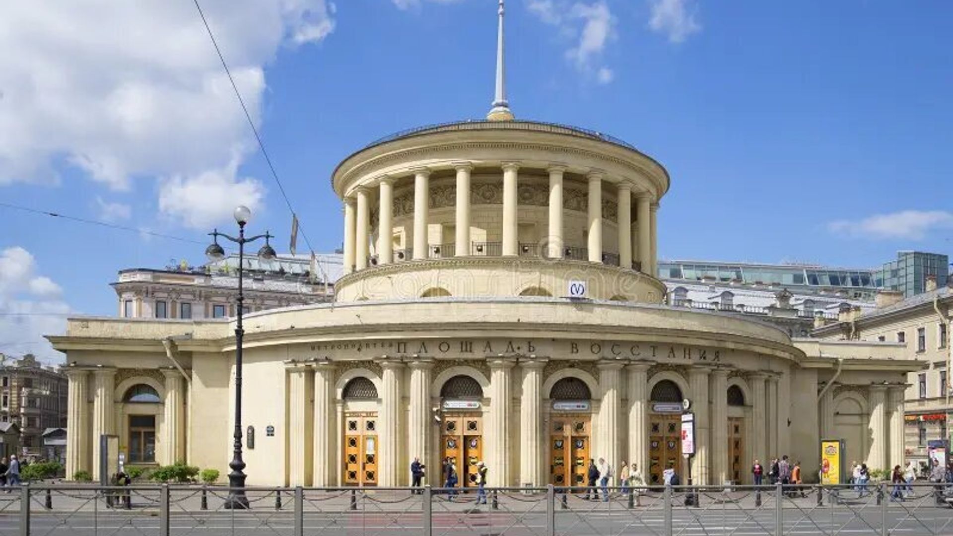 Вестибюль станции «Площадь Восстания»