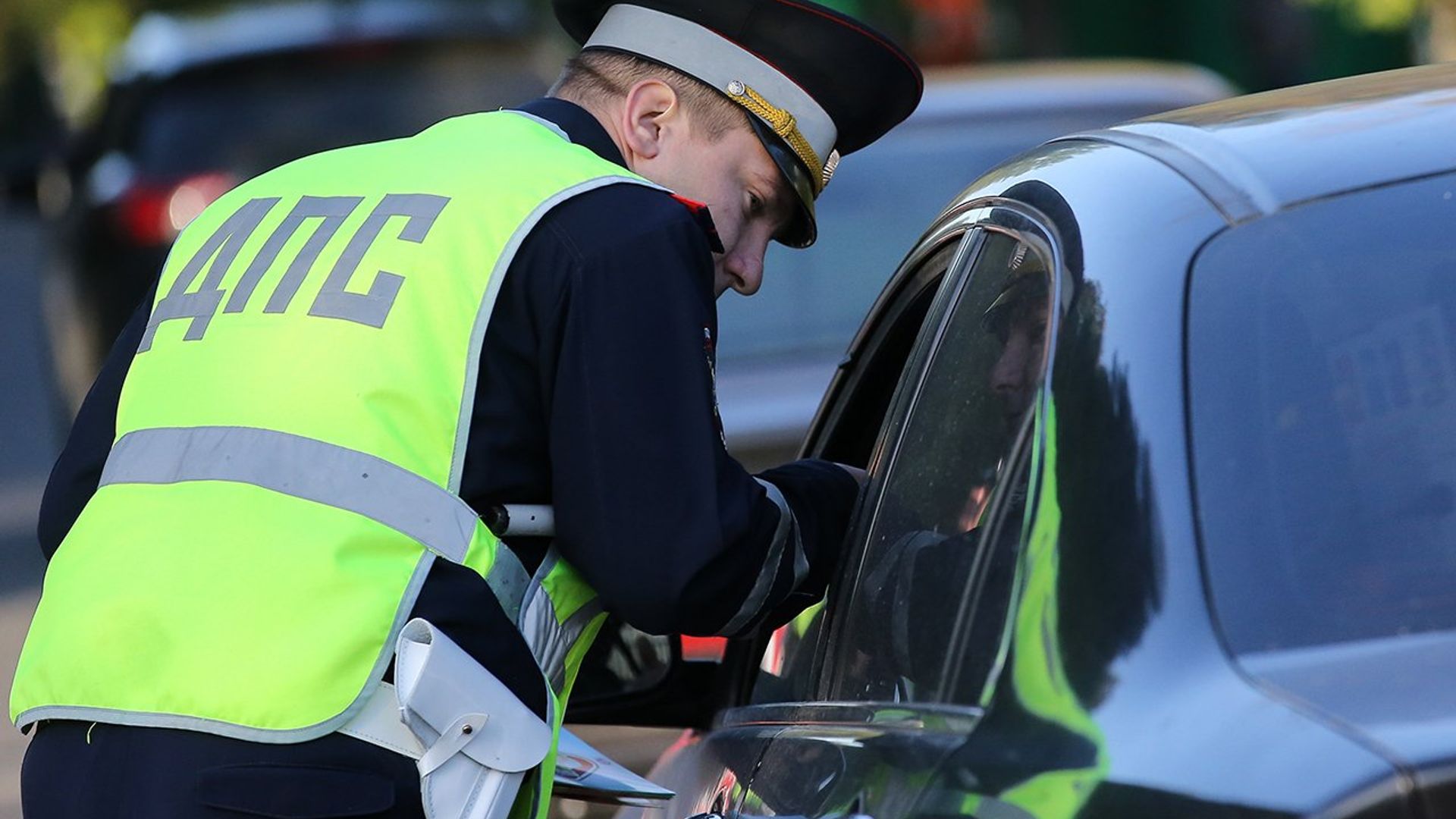 Питерский водитель за год набрал почти 1,5 тысячи нарушений ПДД