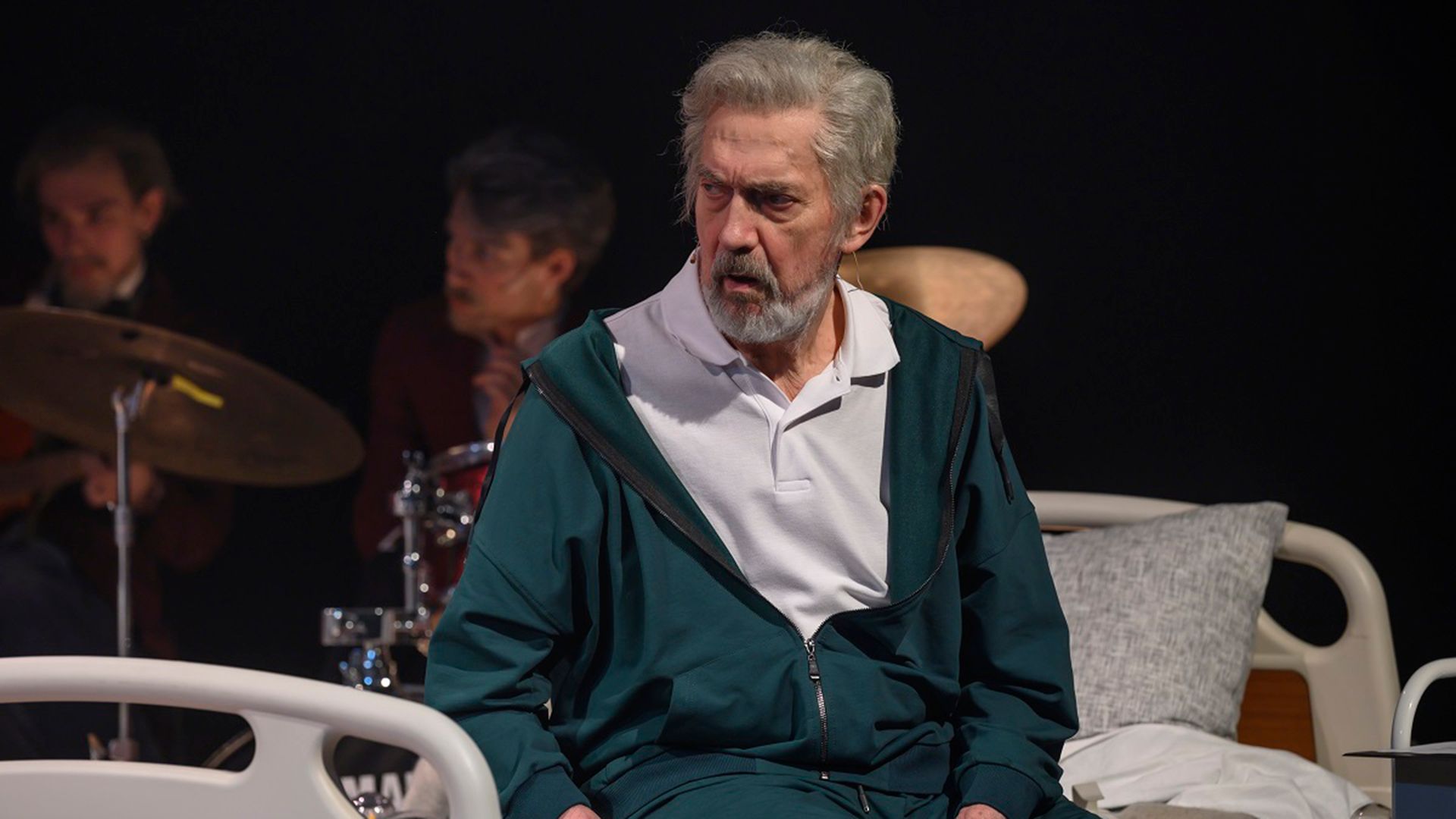 Евгений Киндинов в спектакле «Третий звонок, господа!»