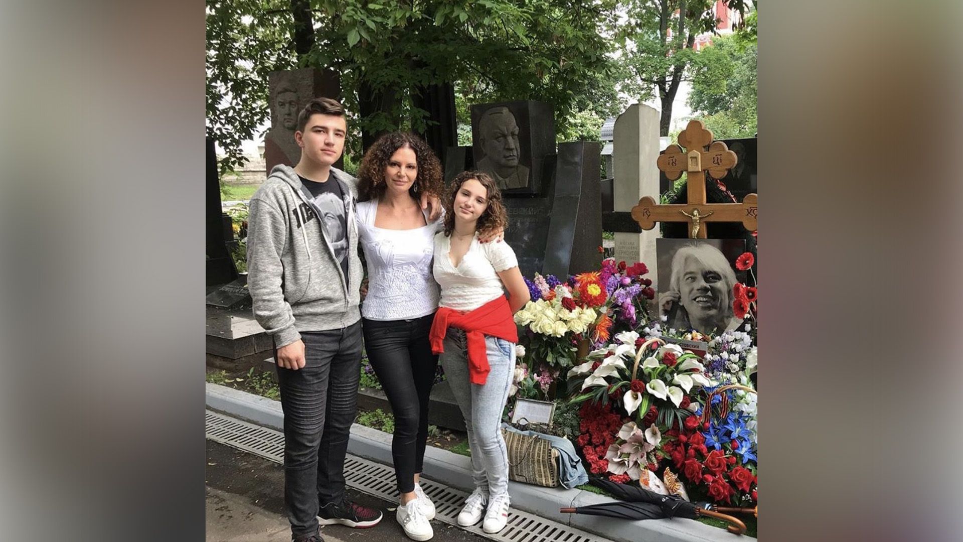 Флоранс Илли с детьми
