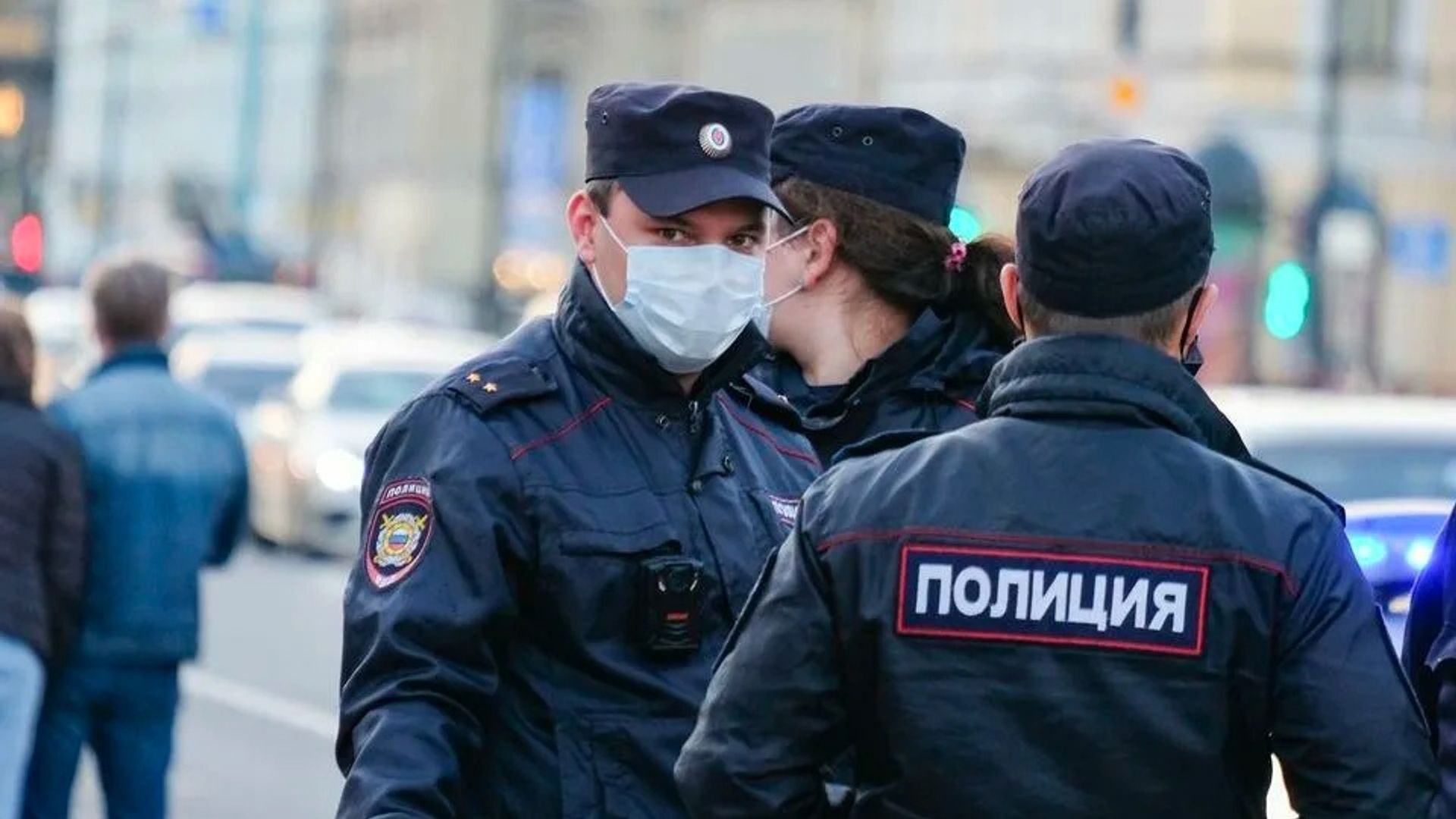 В центре Петербурга полицейские избили владельца магазина