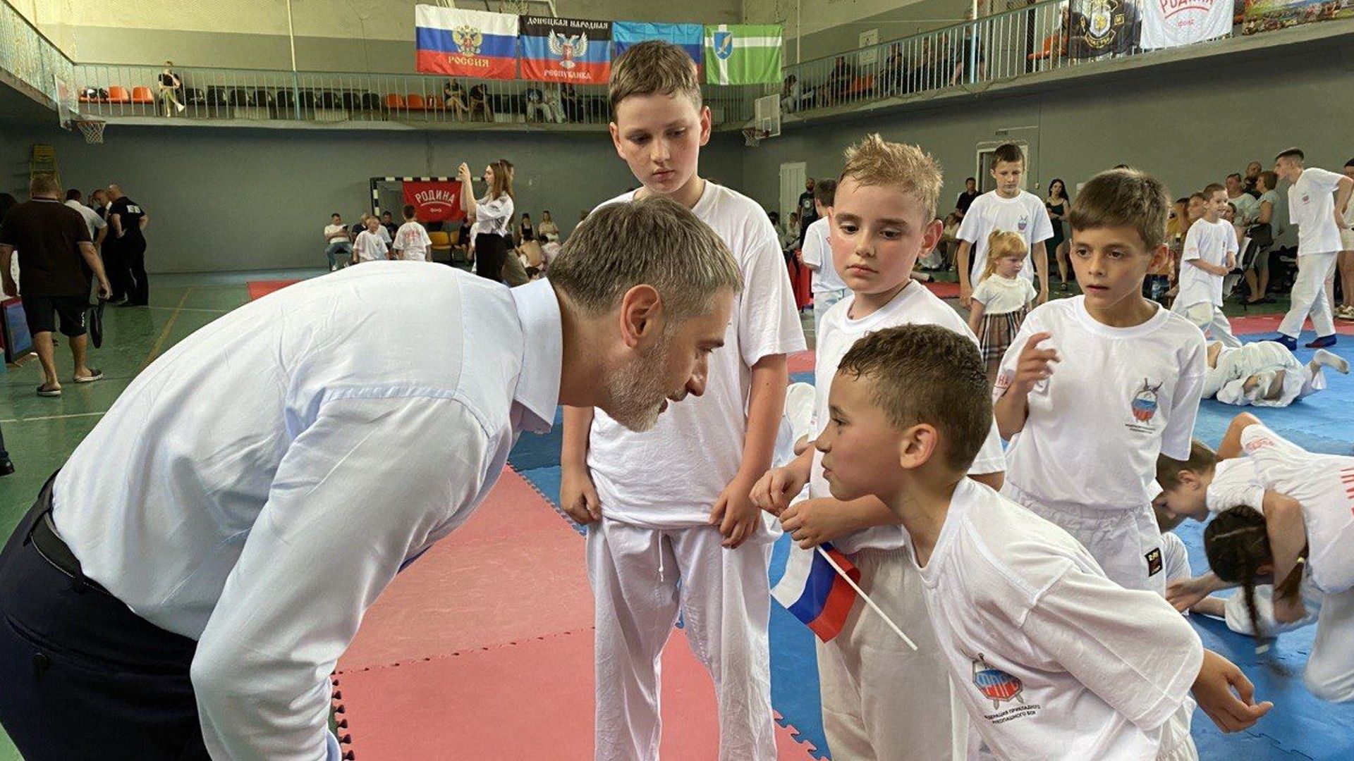 Роман Громов в Донецке при посещении спортивной секции